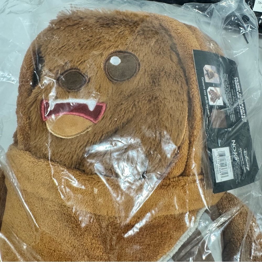 Star Wars R2-D2 Chewbacca Grogu Darth Vader Converts into Blanket Lot of 4 NWT - Picture 2 of 6